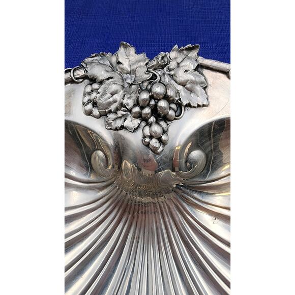 Reed & Barton Silver-plate Serving Dish 11" Grape Motif Footed & Scalloped VTG - Picture 2 of 14